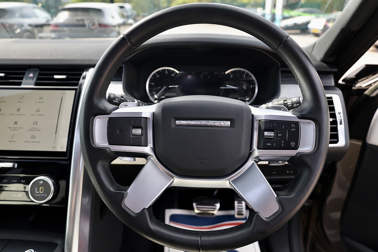 Land Rover Discovery D300 R-Dynamic SE 1 Owner + VAT Qualifying + Sliding Pano Roof - Large 20