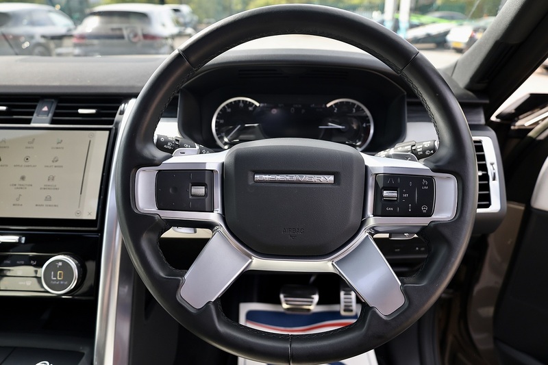 Land Rover Discovery D300 R-Dynamic SE 1 Owner + VAT Qualifying + Sliding Pano Roof Image 20