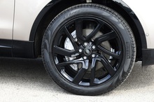 Land Rover Discovery D300 R-Dynamic SE 1 Owner + VAT Qualifying + Sliding Pano Roof - Thumb 28