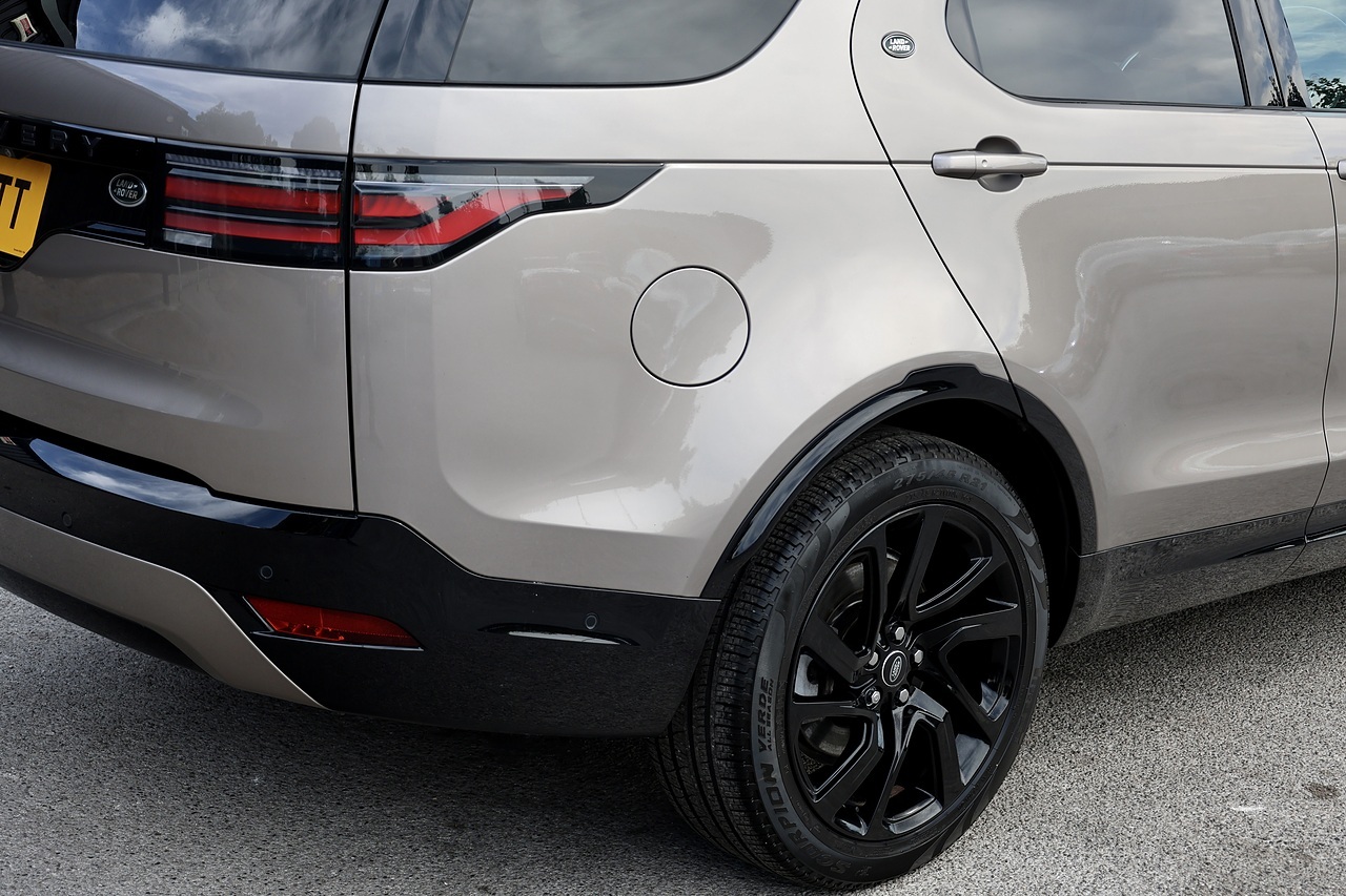 Land Rover Discovery D300 R-Dynamic SE 1 Owner + VAT Qualifying + Sliding Pano Roof - Large 23