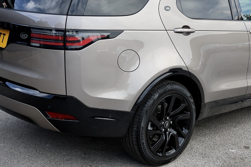 Land Rover Discovery D300 R-Dynamic SE 1 Owner + VAT Qualifying + Sliding Pano Roof Image 23