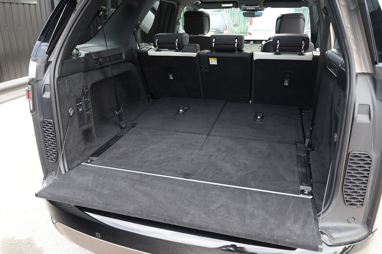 Land Rover Discovery D300 R-Dynamic SE 1 Owner + VAT Qualifying + Sliding Pano Roof - Large 30