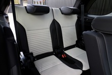 Land Rover Discovery D300 R-Dynamic SE 1 Owner + VAT Qualifying + Sliding Pano Roof - Thumb 33