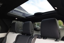 Land Rover Discovery D300 R-Dynamic SE 1 Owner + VAT Qualifying + Sliding Pano Roof - Thumb 13