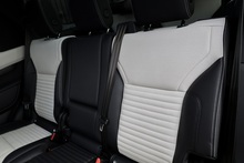 Land Rover Discovery D300 R-Dynamic SE 1 Owner + VAT Qualifying + Sliding Pano Roof - Thumb 38