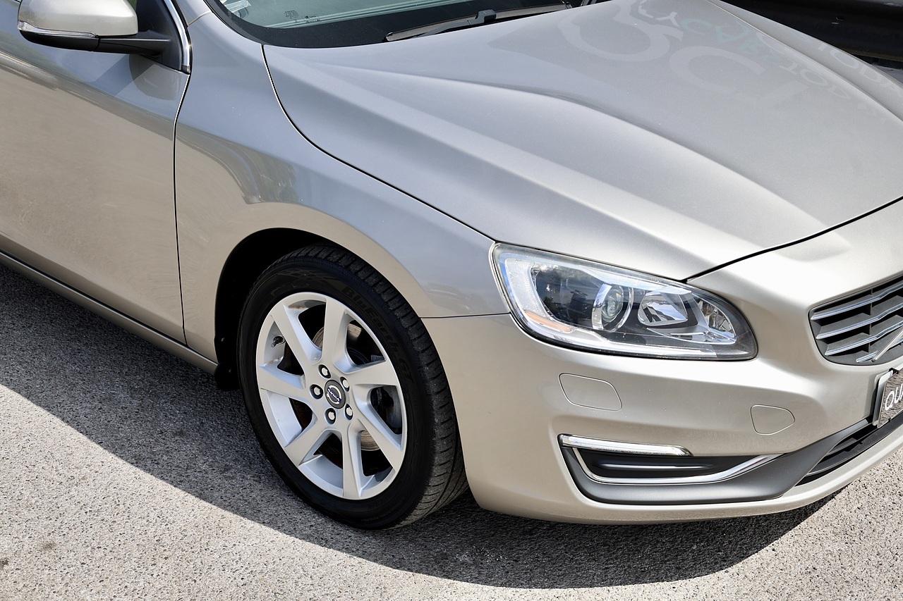 Volvo S60 D4 SE Lux Automatic Family Ownership + Full Service History + ULEZ - Large 23
