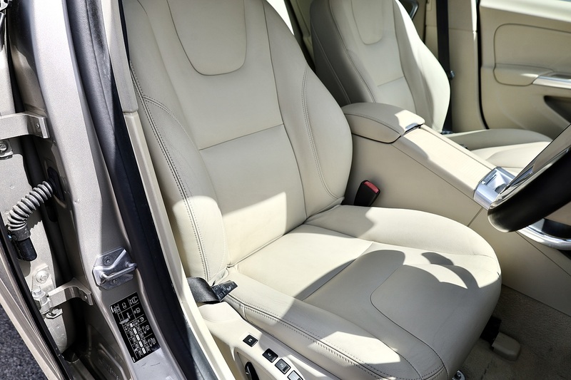 Volvo S60 D4 SE Lux Automatic Family Ownership + Full Service History + ULEZ Image 10