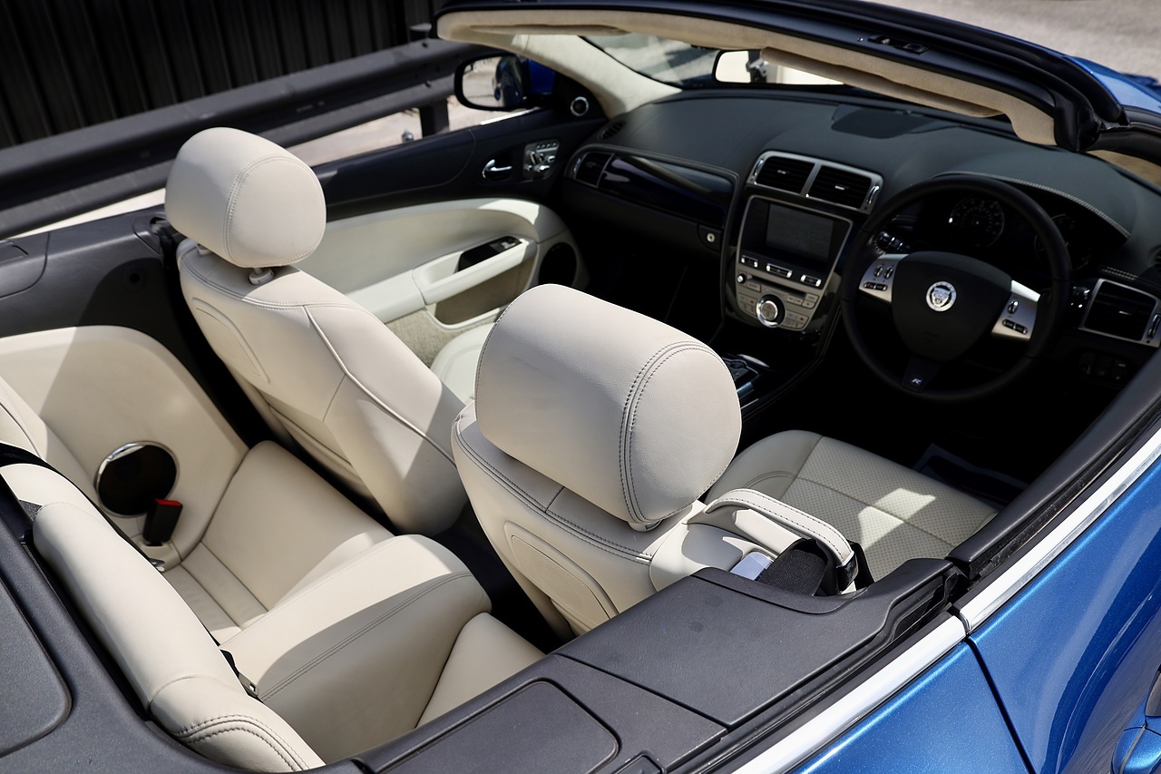 Jaguar XKR Convertible 1 Former Keeper + Kyanite Blue + Ivory + Blue Hood - Large 22