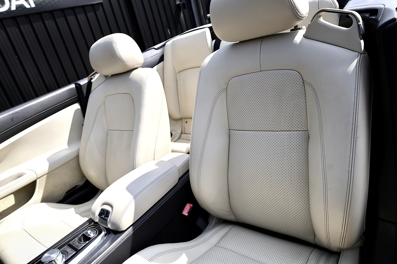Jaguar XKR Convertible 1 Former Keeper + Kyanite Blue + Ivory + Blue Hood - Large 39