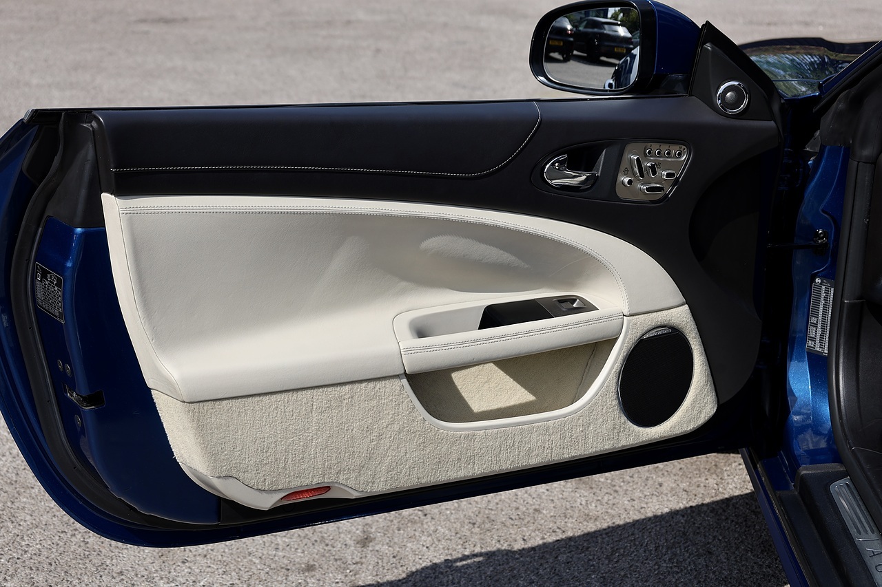Jaguar XKR Convertible 1 Former Keeper + Kyanite Blue + Ivory + Blue Hood - Large 40