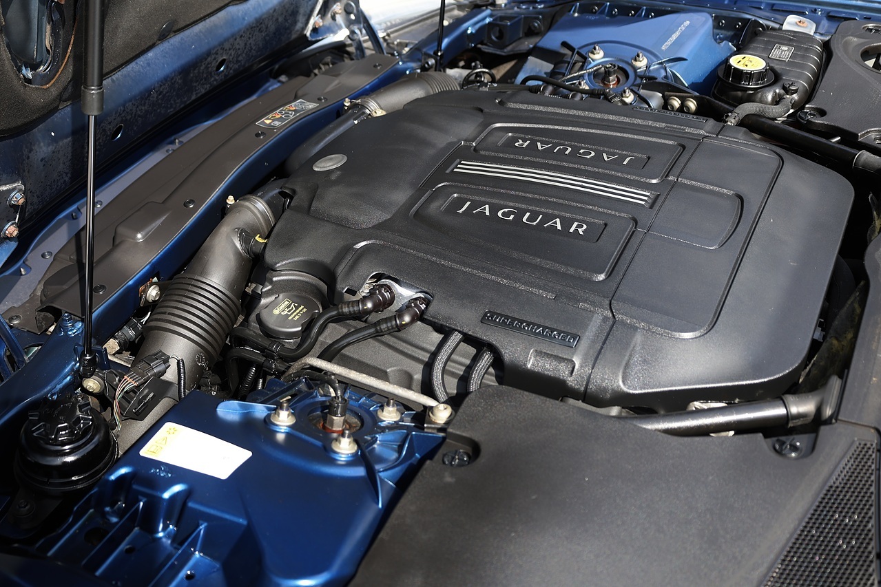 Jaguar XKR Convertible 1 Former Keeper + Kyanite Blue + Ivory + Blue Hood - Large 41