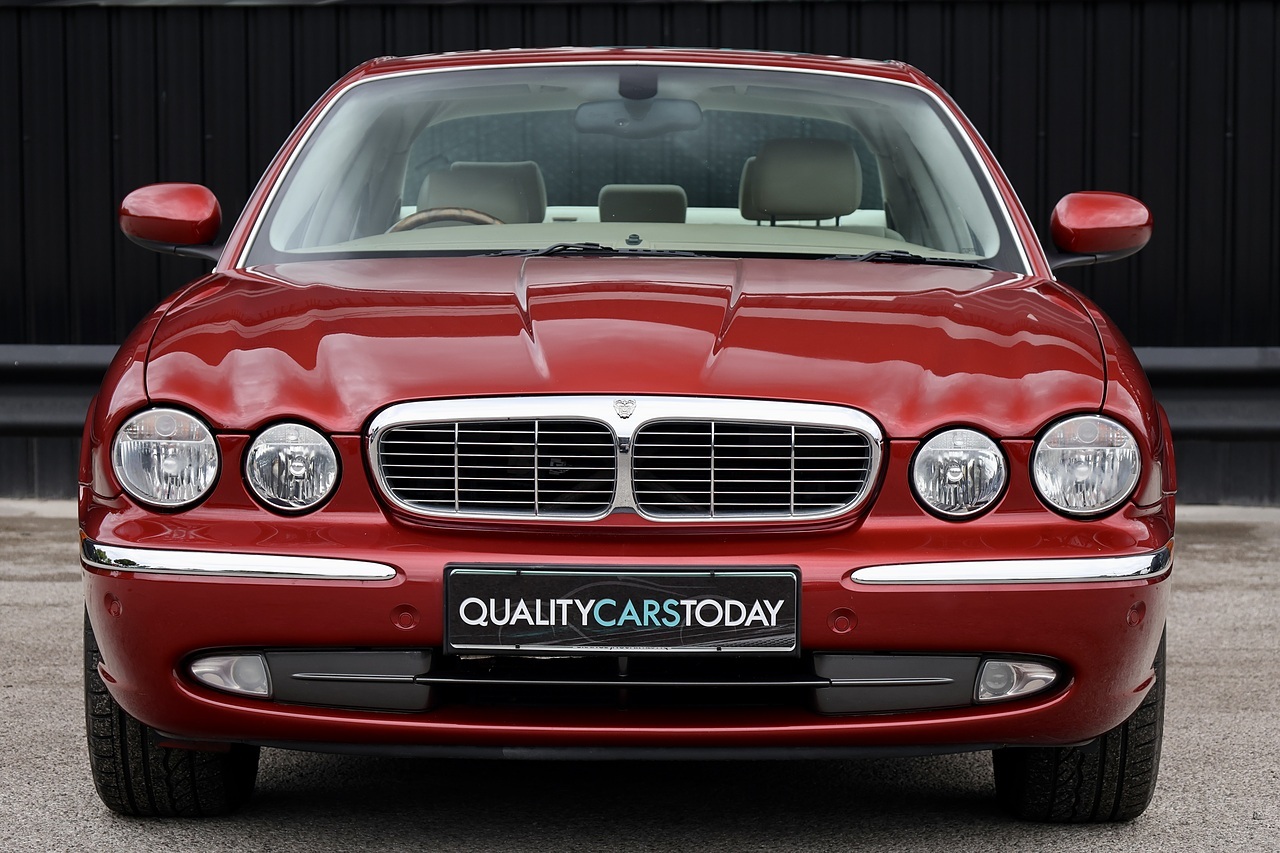 Jaguar XJ8 SE UK Supplied + Exceptional Condition - Large 3