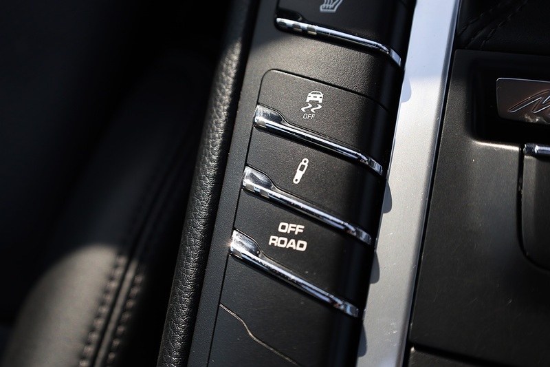 Porsche Macan Full Porsche Main Dealer + 18 Way Seats + Pano Roof + £15k Options Image 7