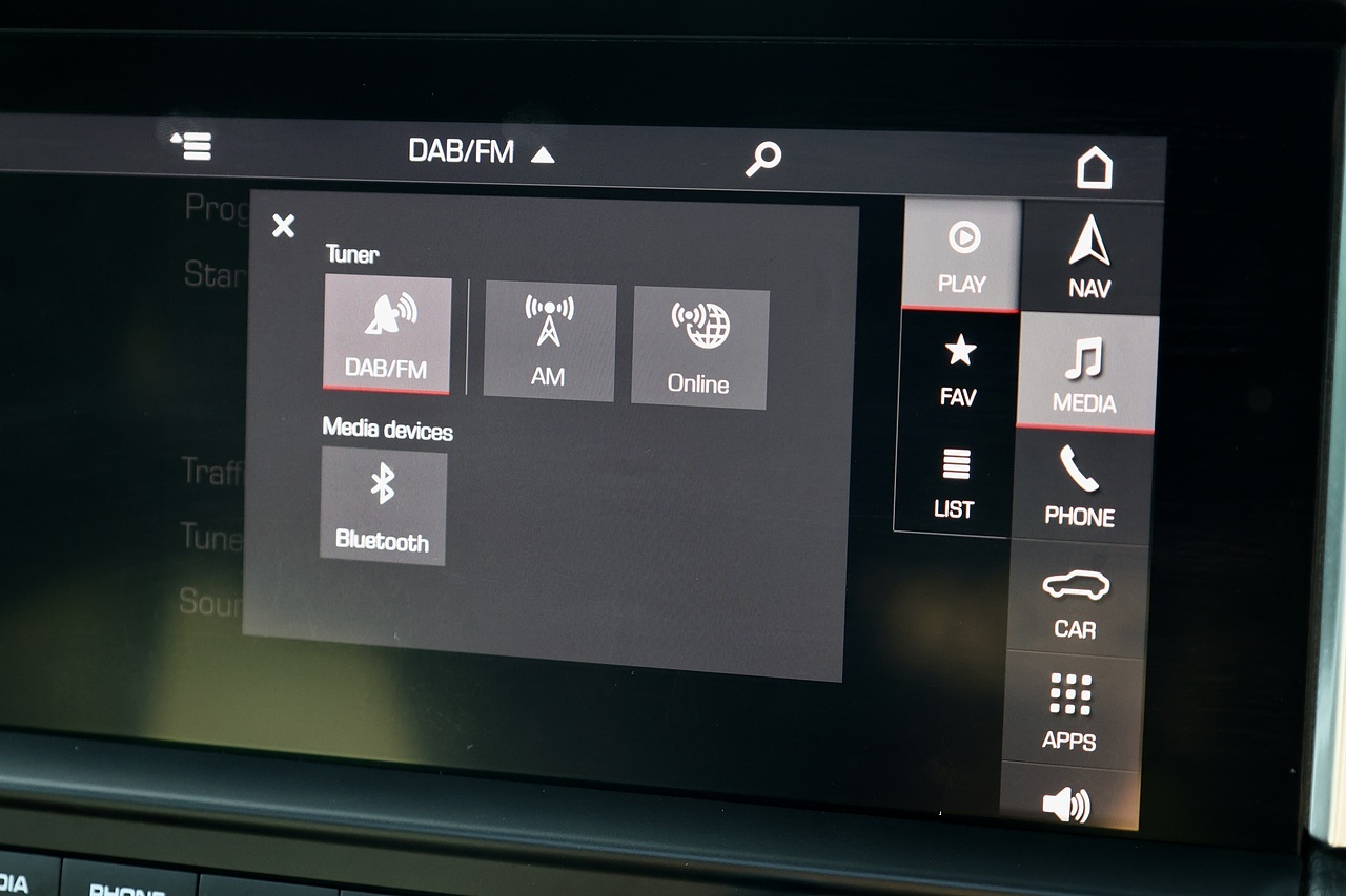 Porsche Macan Full Porsche Main Dealer + 18 Way Seats + Pano Roof + £15k Options - Large 11