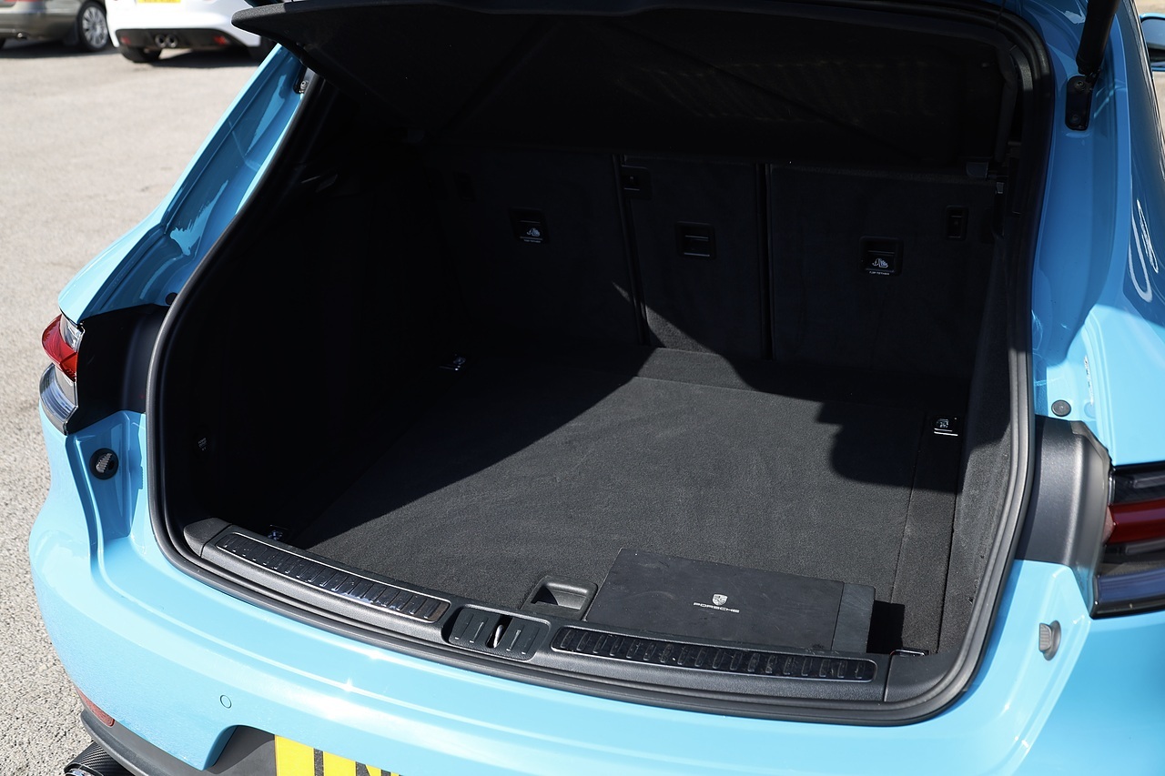Porsche Macan Full Porsche Main Dealer + 18 Way Seats + Pano Roof + £15k Options - Large 22