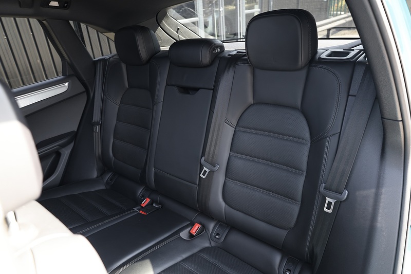 Porsche Macan Full Porsche Main Dealer + 18 Way Seats + Pano Roof + £15k Options Image 30