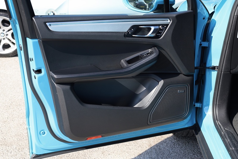 Porsche Macan Full Porsche Main Dealer + 18 Way Seats + Pano Roof + £15k Options Image 31