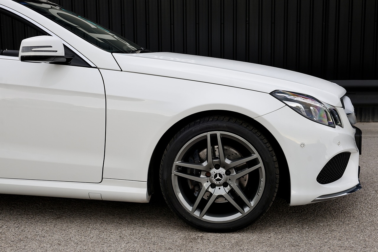 Mercedes-Benz E220 CDI AMG Line Premium Convertible AirScarf + Memory Pack + Harmon Kardon + Keyless + Reverse Cam - Large 31
