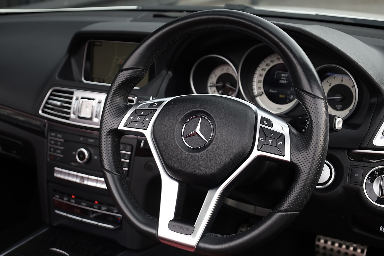 Mercedes-Benz E220 CDI AMG Line Premium Convertible AirScarf + Memory Pack + Harmon Kardon + Keyless + Reverse Cam - Large 33