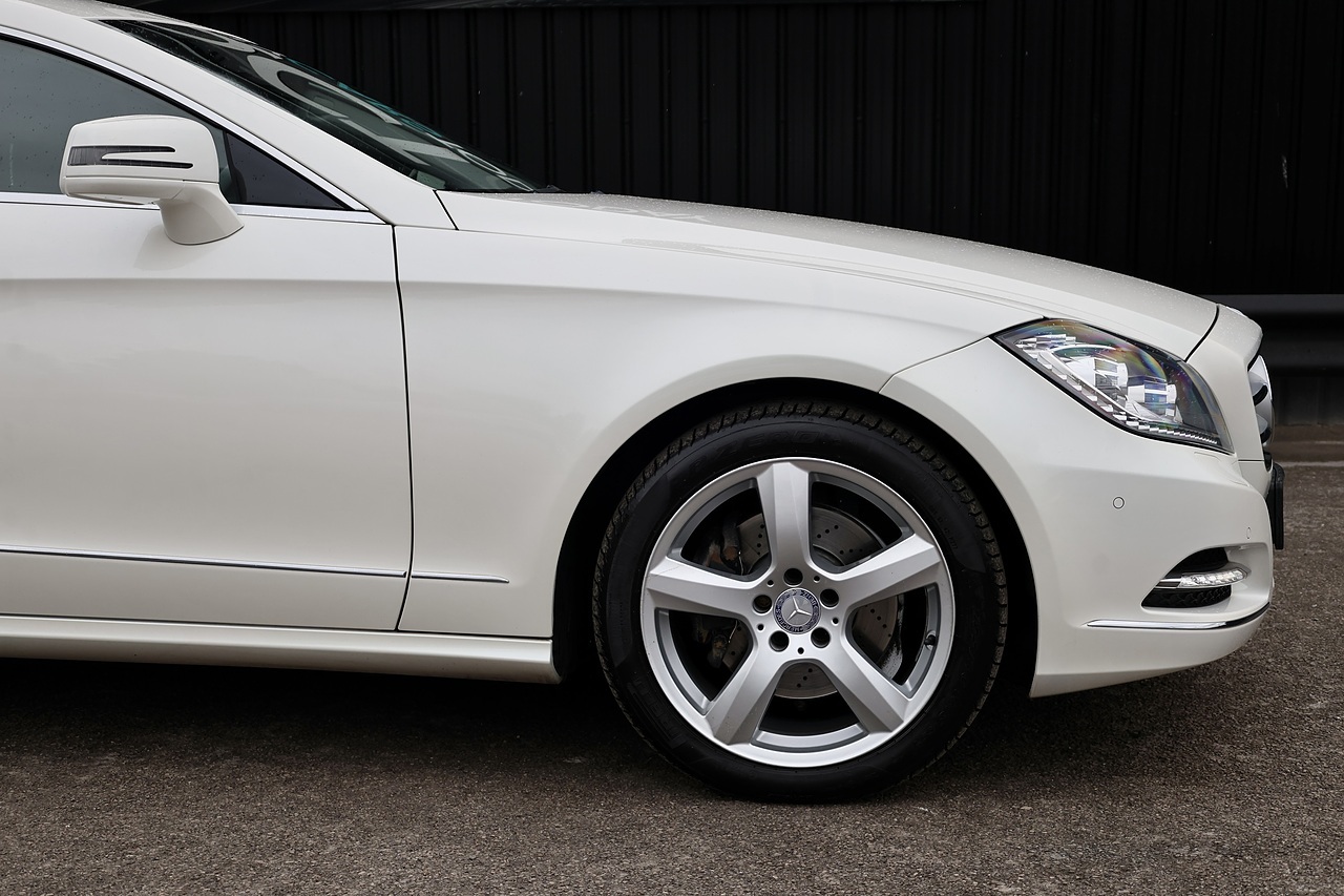 Mercedes-Benz CLS 350 CDI Shooting Brake 1 Former Keeper + Full Service History + Outstanding Condition - Large 16
