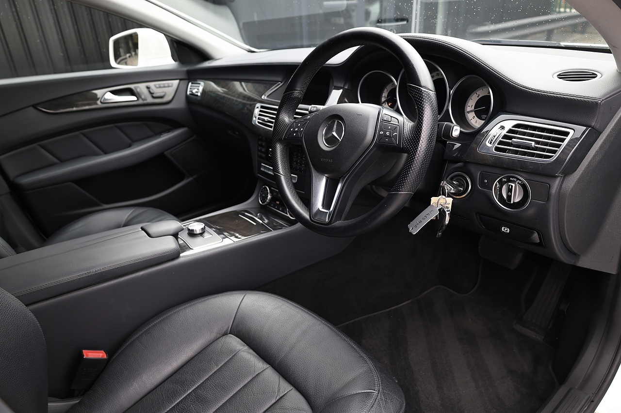 Mercedes-Benz CLS 350 CDI Shooting Brake 1 Former Keeper + Full Service History + Outstanding Condition - Large 6