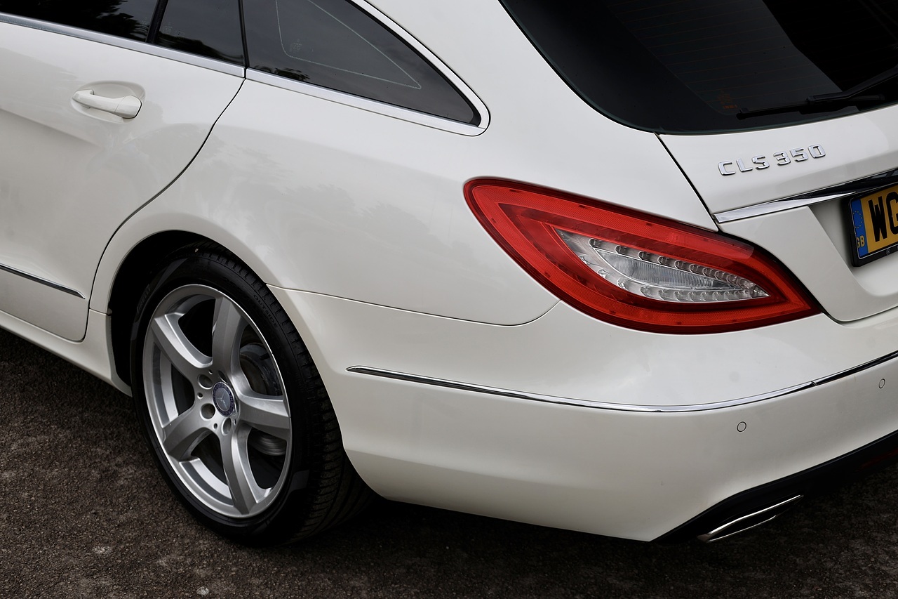 Mercedes-Benz CLS 350 CDI Shooting Brake 1 Former Keeper + Full Service History + Outstanding Condition - Large 32