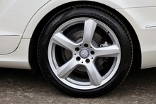 Mercedes-Benz CLS 350 CDI Shooting Brake 1 Former Keeper + Full Service History + Outstanding Condition - Thumb 35