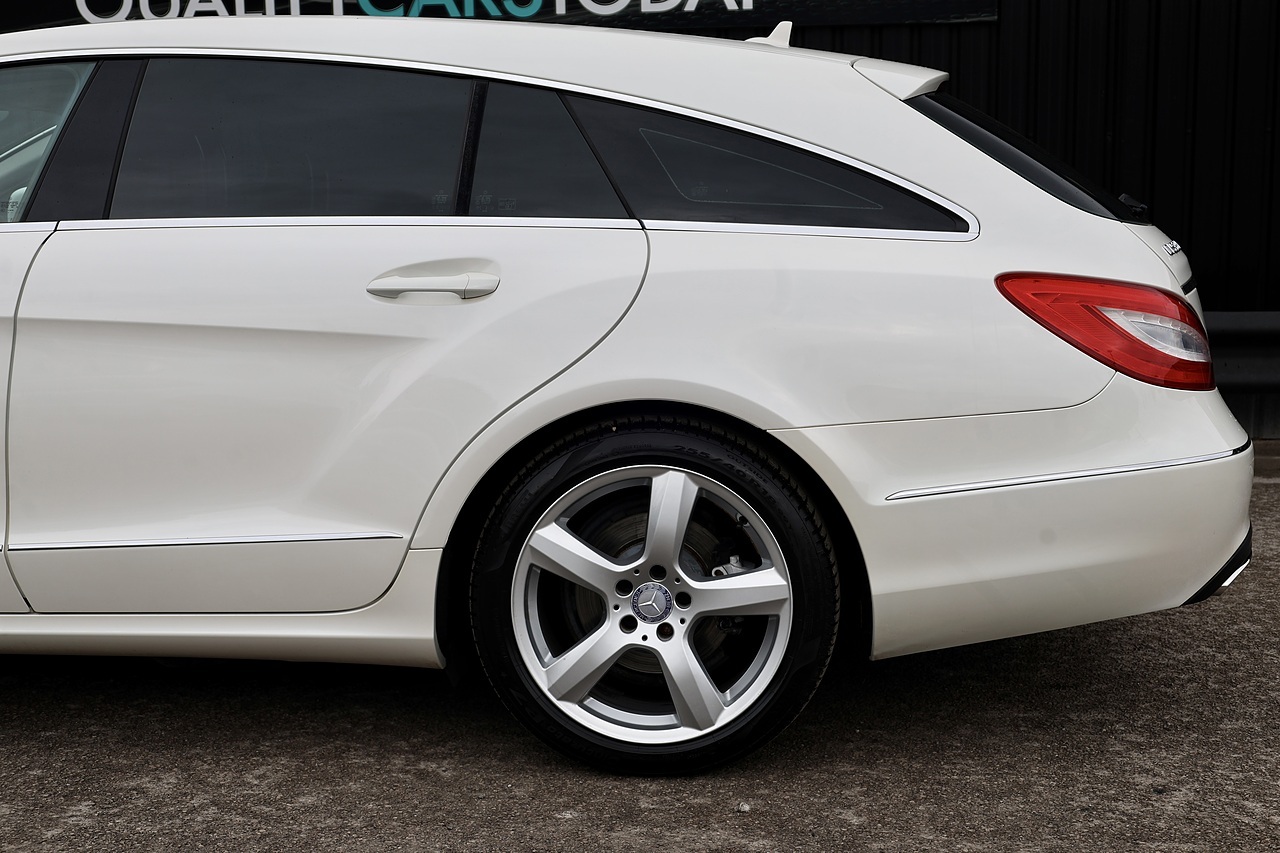 Mercedes-Benz CLS 350 CDI Shooting Brake 1 Former Keeper + Full Service History + Outstanding Condition - Large 31