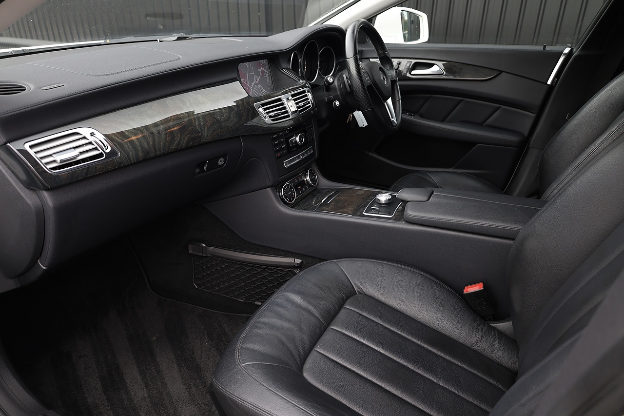 Mercedes-Benz CLS 350 CDI Shooting Brake 1 Former Keeper + Full Service History + Outstanding Condition - Large 2