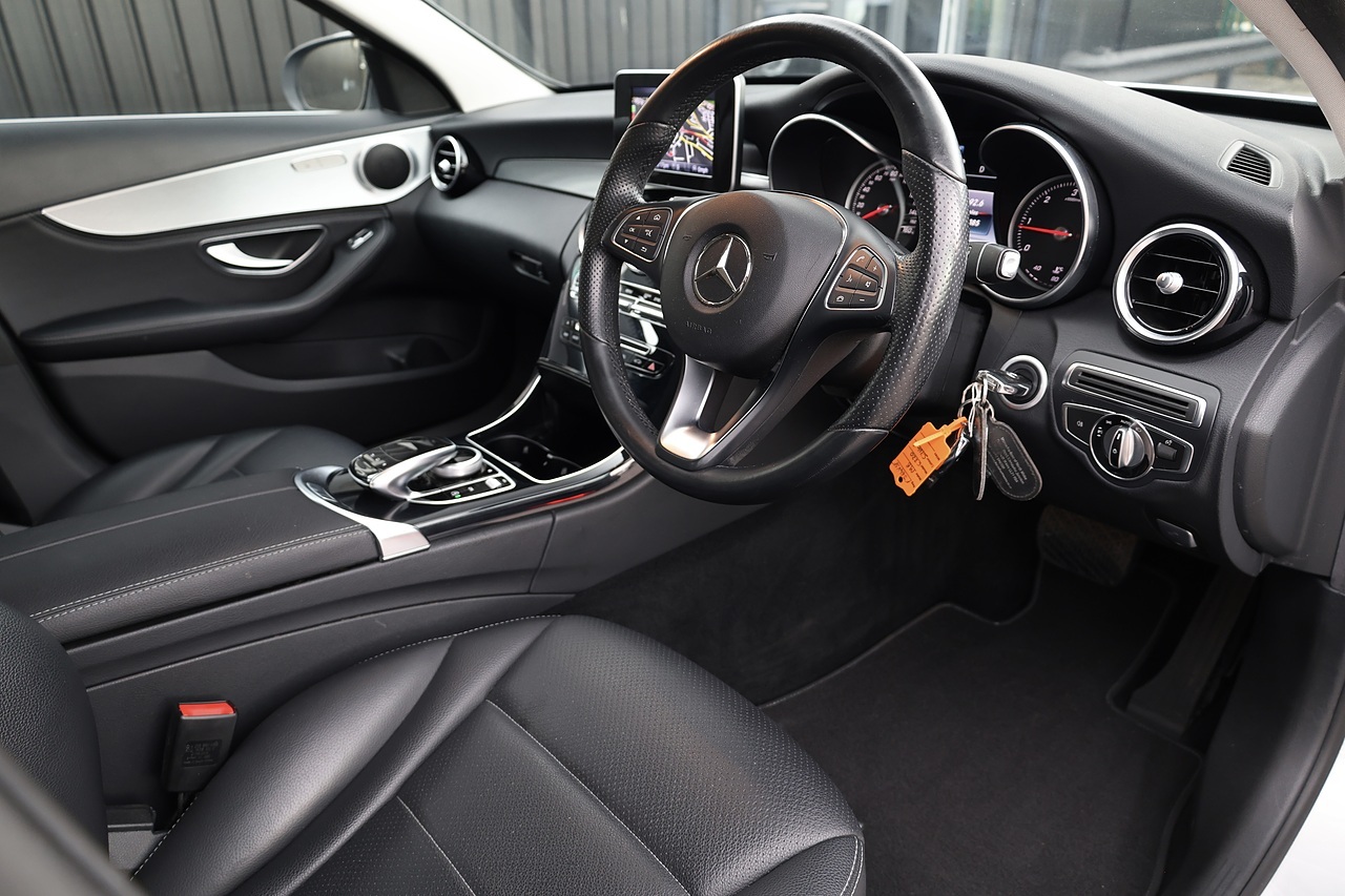 Mercedes-Benz C220 CDI Sport Full Mercedes Main Dealer History + Euro 6 + £20 RFL - Large 6