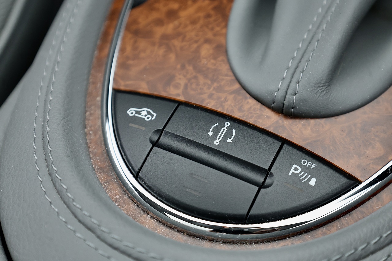 Mercedes-Benz CLS 500 CLS 500 5.0 4dr Saloon Automatic Petrol - Large 21