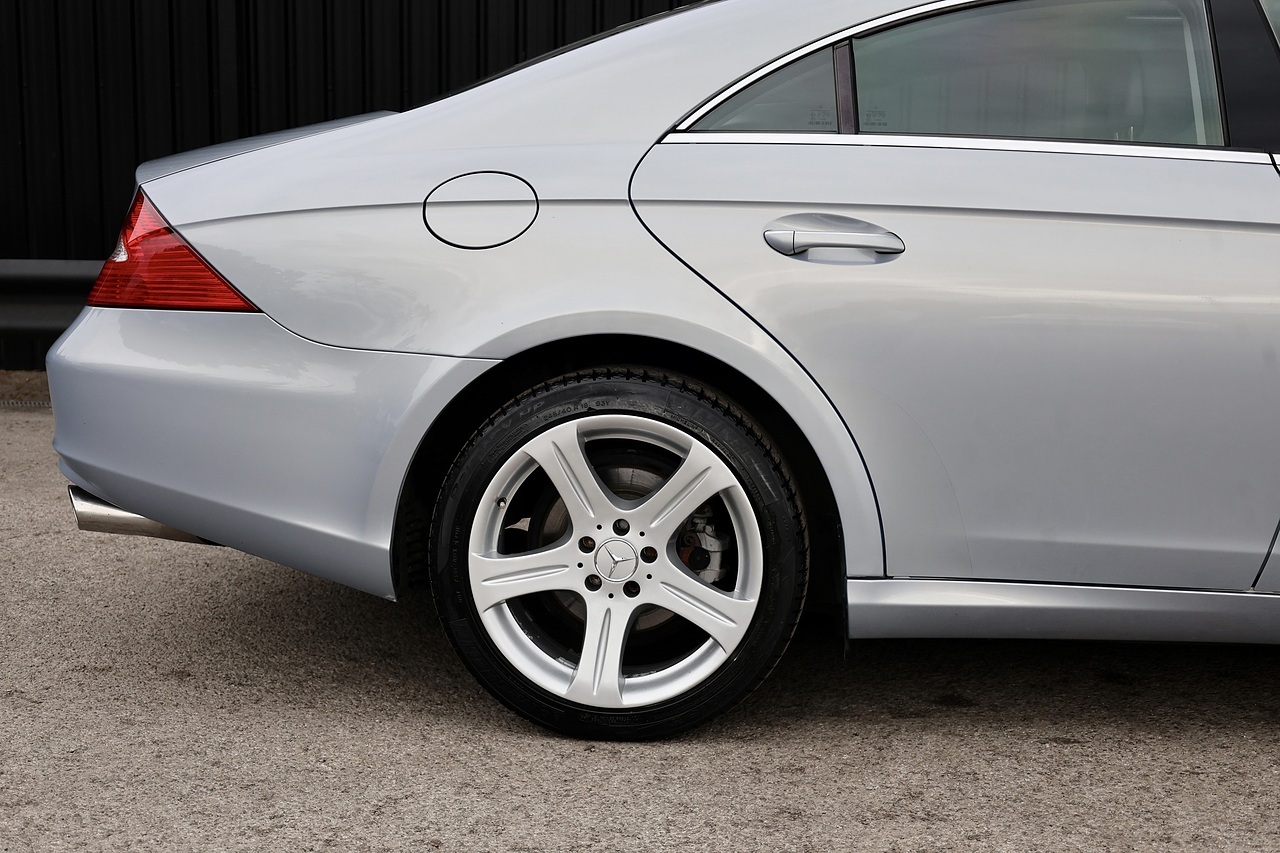Mercedes-Benz CLS 500 CLS 500 5.0 4dr Saloon Automatic Petrol - Large 26