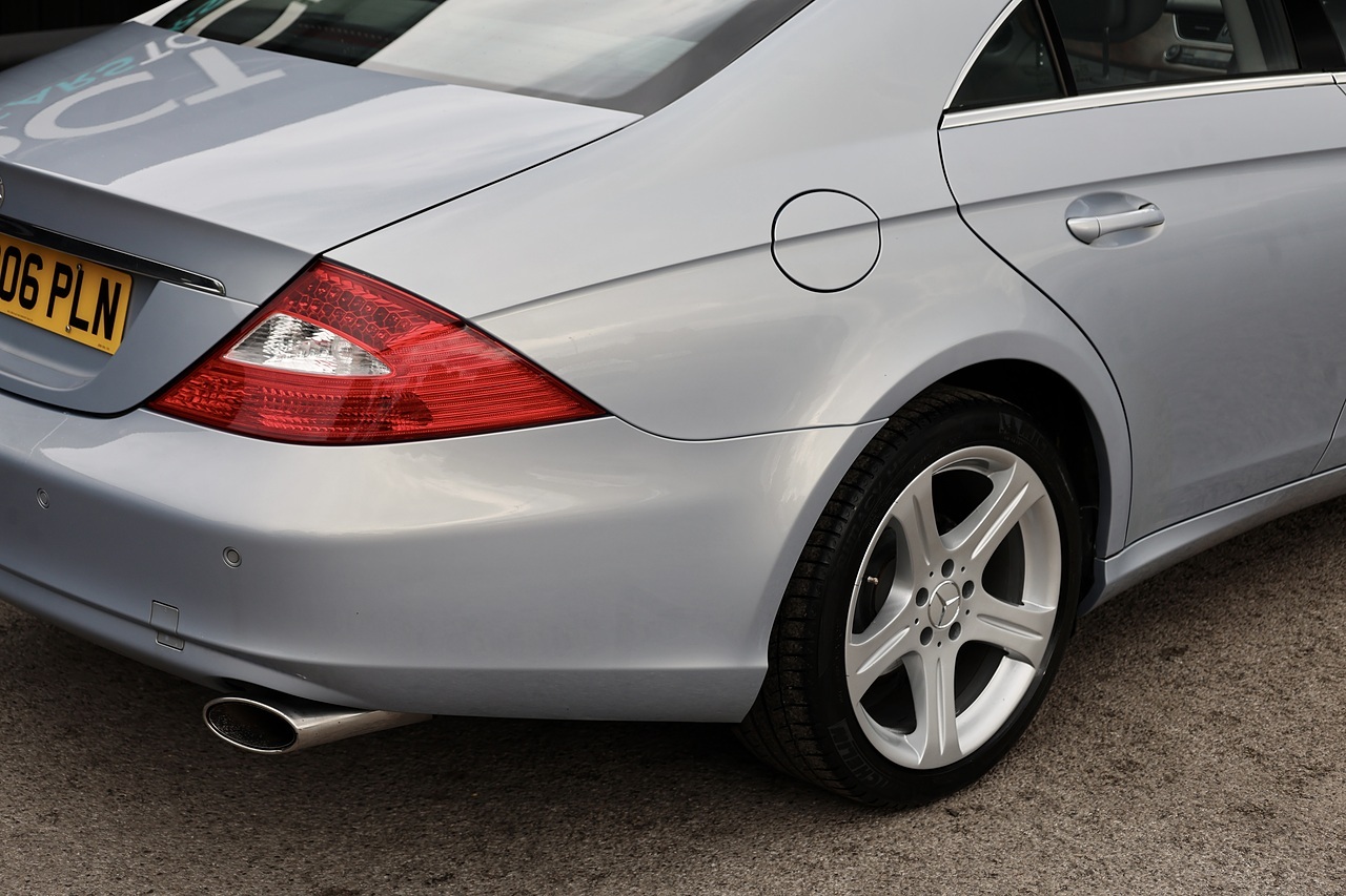 Mercedes-Benz CLS 500 CLS 500 5.0 4dr Saloon Automatic Petrol - Large 25
