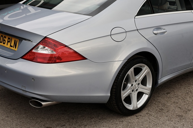 Mercedes-Benz CLS 500 CLS 500 5.0 4dr Saloon Automatic Petrol Image 25