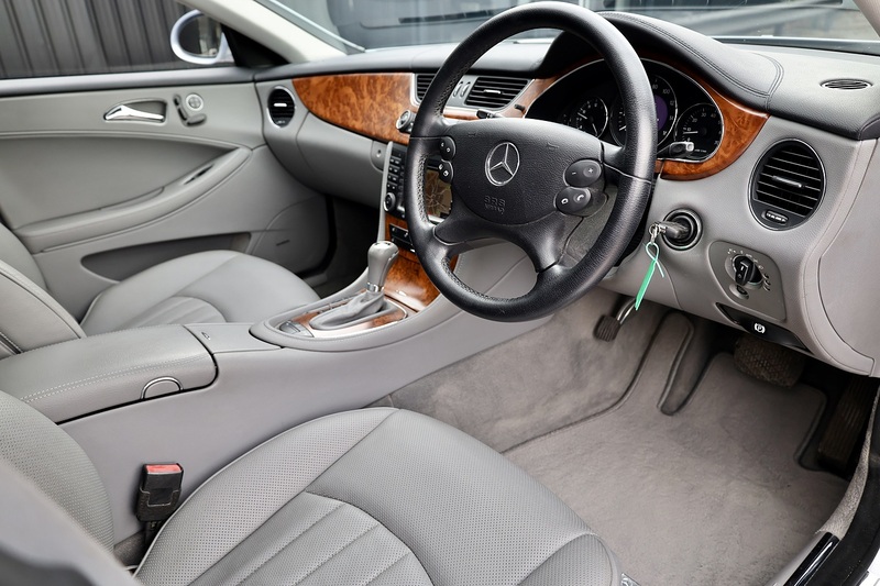 Mercedes-Benz CLS 500 CLS 500 5.0 4dr Saloon Automatic Petrol Image 7