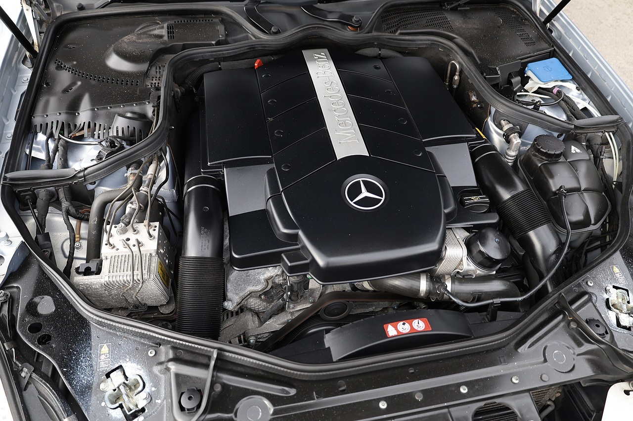 Mercedes-Benz CLS 500 CLS 500 5.0 4dr Saloon Automatic Petrol - Large 32