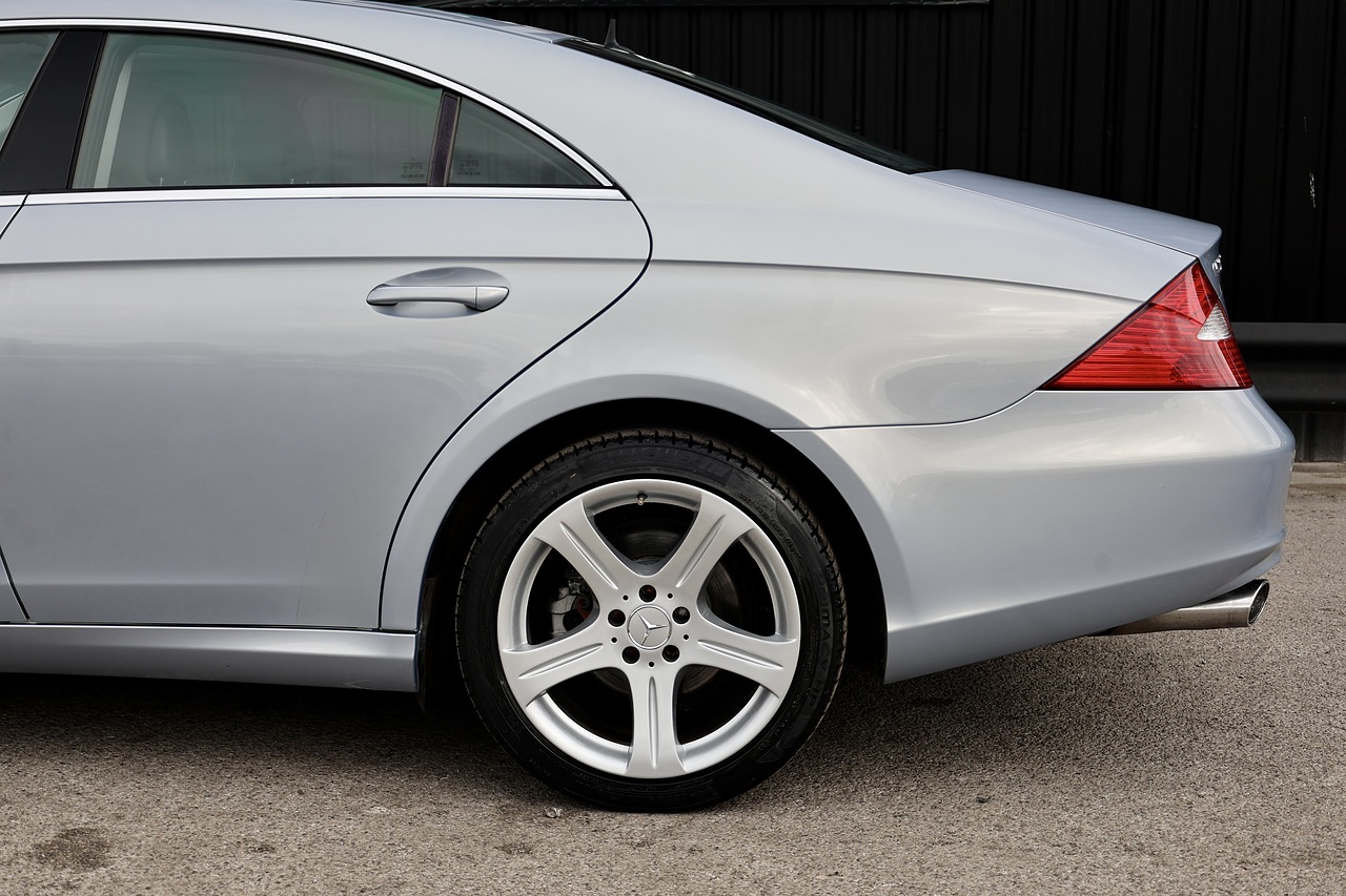Mercedes-Benz CLS 500 CLS 500 5.0 4dr Saloon Automatic Petrol - Large 37