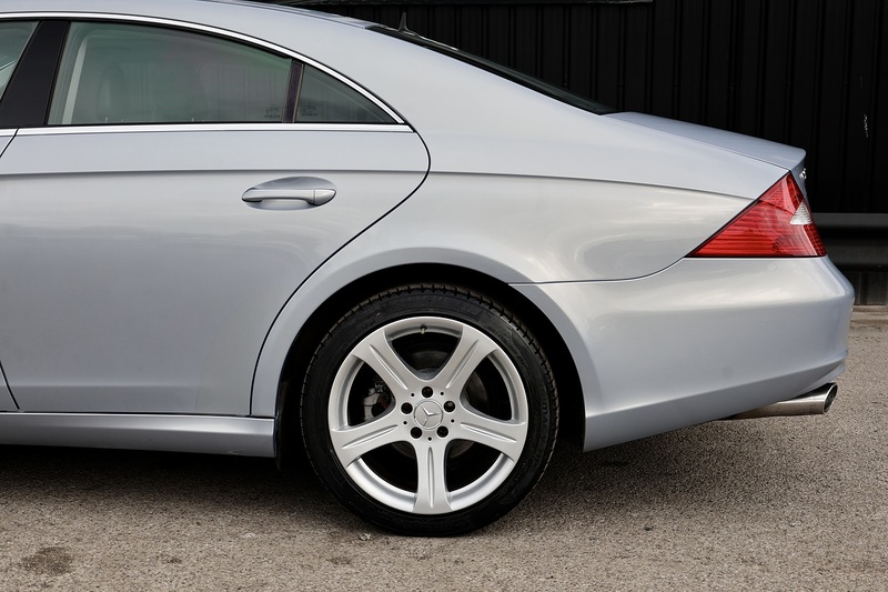 Mercedes-Benz CLS 500 CLS 500 5.0 4dr Saloon Automatic Petrol Image 37