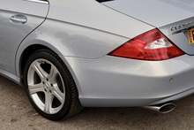 Mercedes-Benz CLS 500 CLS 500 5.0 4dr Saloon Automatic Petrol - Thumb 38