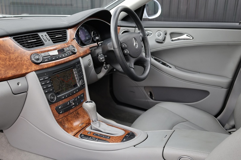 Mercedes-Benz CLS 500 CLS 500 5.0 4dr Saloon Automatic Petrol Image 8