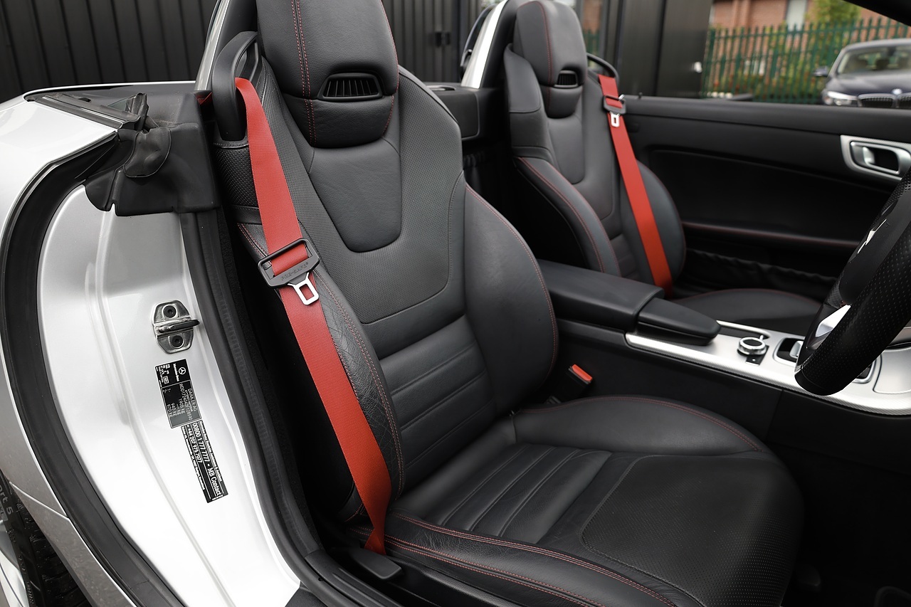 Mercedes-Benz SLC 250d AMG Line 2 Former Keepers + Full Service History + Pano Roof + AirScarf + AirGuide - Large 5
