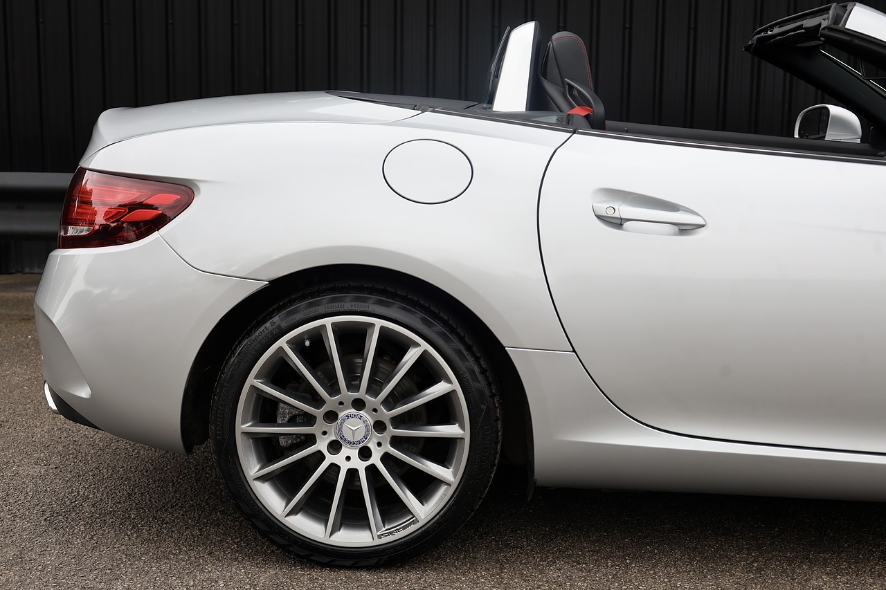 Mercedes-Benz SLC 250d AMG Line 2 Former Keepers + Full Service History + Pano Roof + AirScarf + AirGuide - Large 21