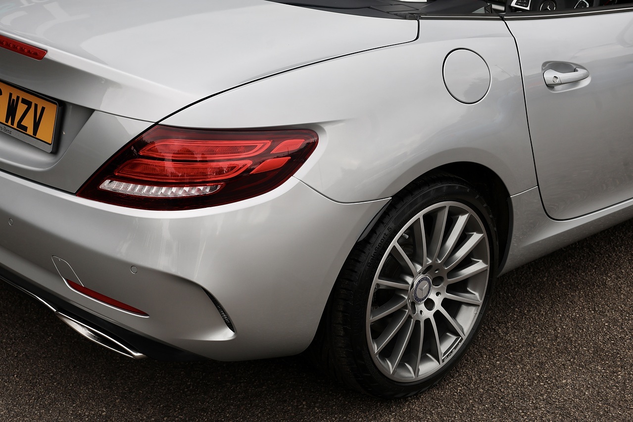 Mercedes-Benz SLC 250d AMG Line 2 Former Keepers + Full Service History + Pano Roof + AirScarf + AirGuide - Large 20