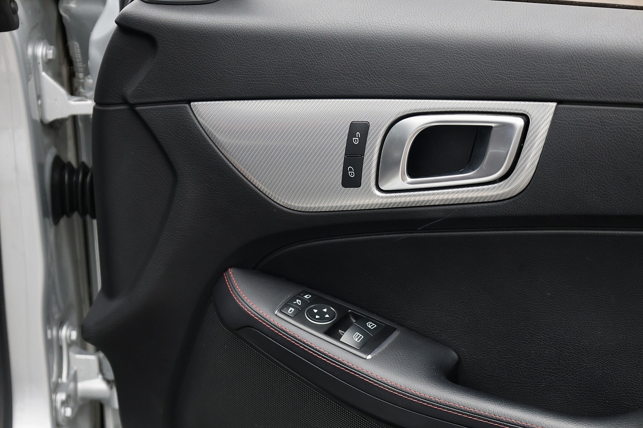 Mercedes-Benz SLC 250d AMG Line 2 Former Keepers + Full Service History + Pano Roof + AirScarf + AirGuide - Large 28
