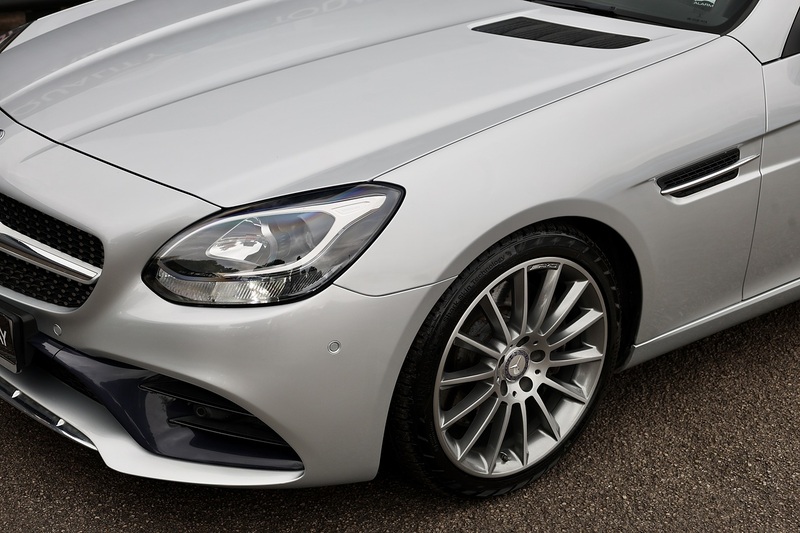 Mercedes-Benz SLC 250d AMG Line 2 Former Keepers + Full Service History + Pano Roof + AirScarf + AirGuide Image 24