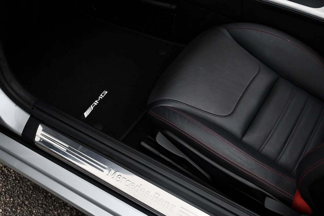Mercedes-Benz SLC 250d AMG Line 2 Former Keepers + Full Service History + Pano Roof + AirScarf + AirGuide - Large 39