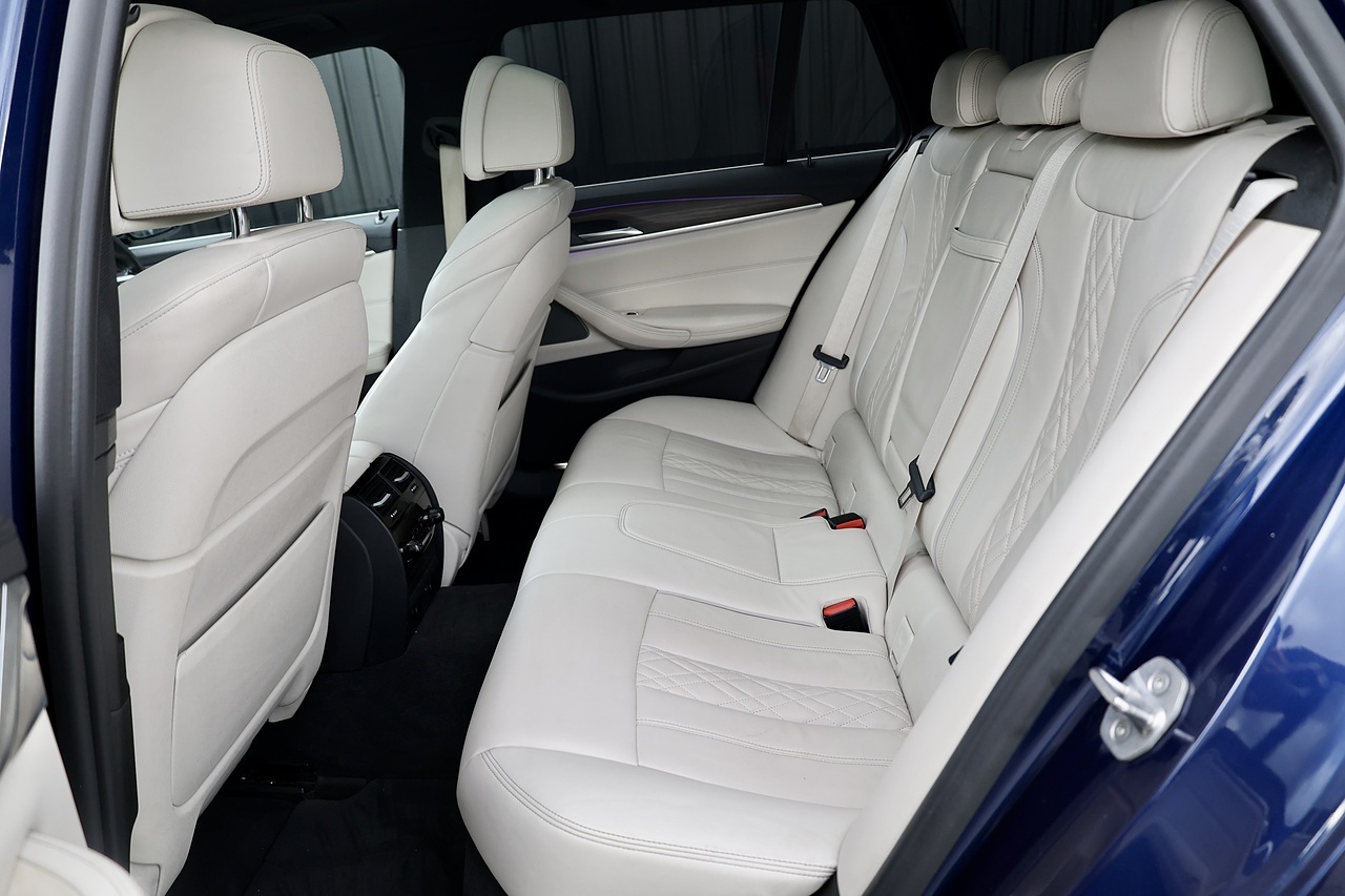 BMW 540i M Sport Touring 1 Former Keeper + £16,000 Cost Options - Large 12