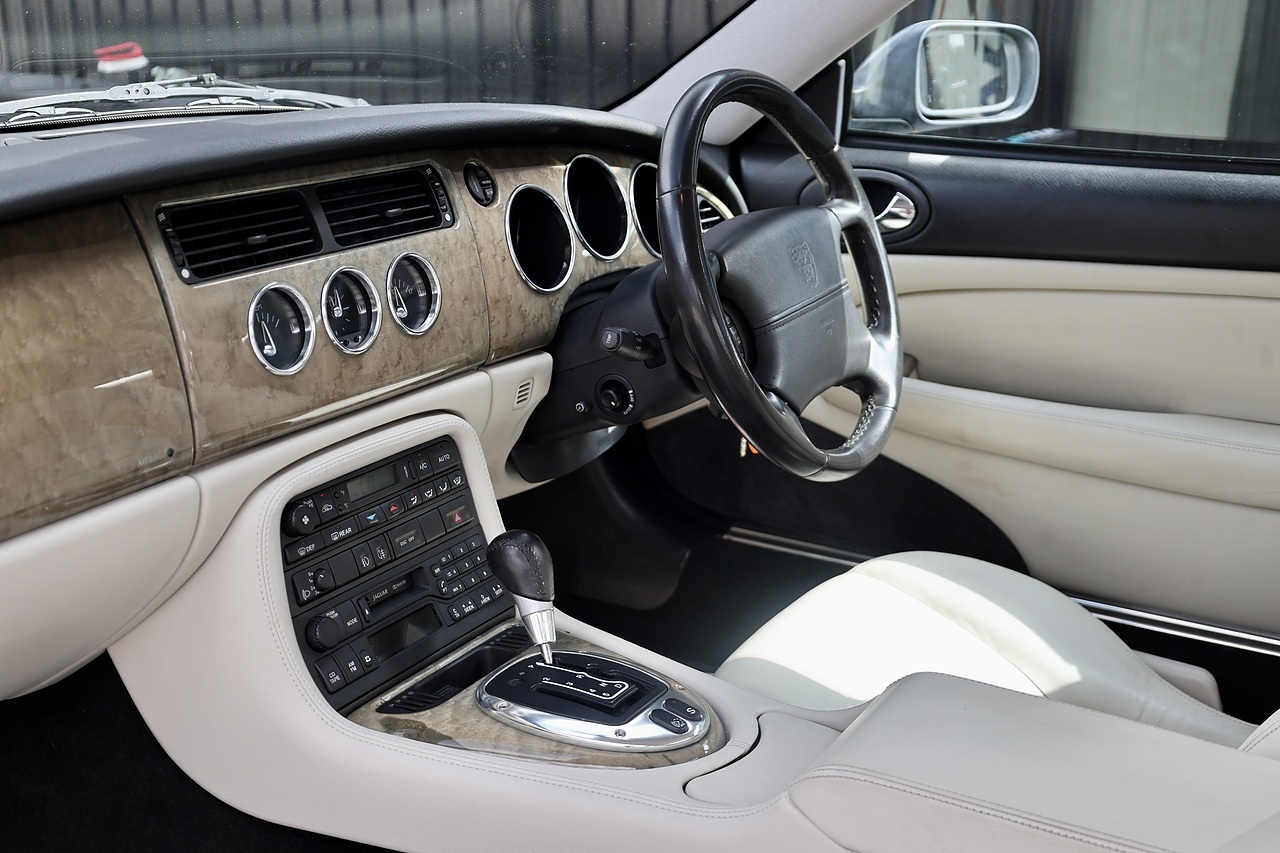 Jaguar XK8 4.2 V8 Coupe + Final Facelift + Rare Specification - Large 6