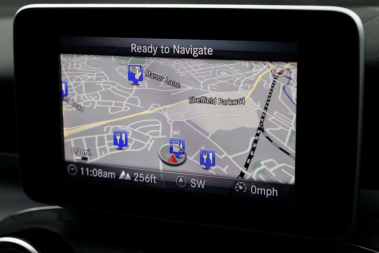 Mercedes-Benz GLC 250d AMG Line Premium 1 Former Keeper + FMBSH + Pano Roof + 360 Cameras - Large 13