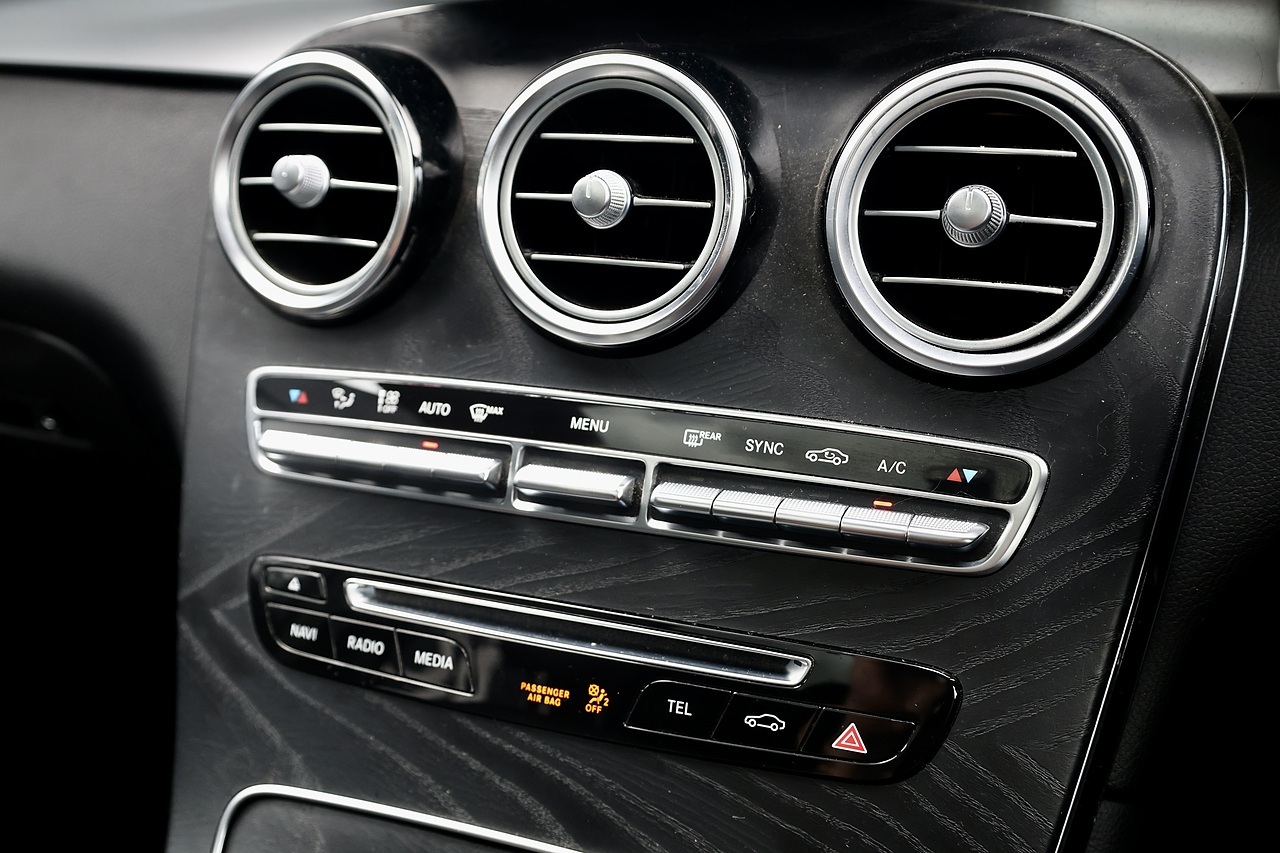 Mercedes-Benz GLC 250d AMG Line Premium 1 Former Keeper + FMBSH + Pano Roof + 360 Cameras - Large 14